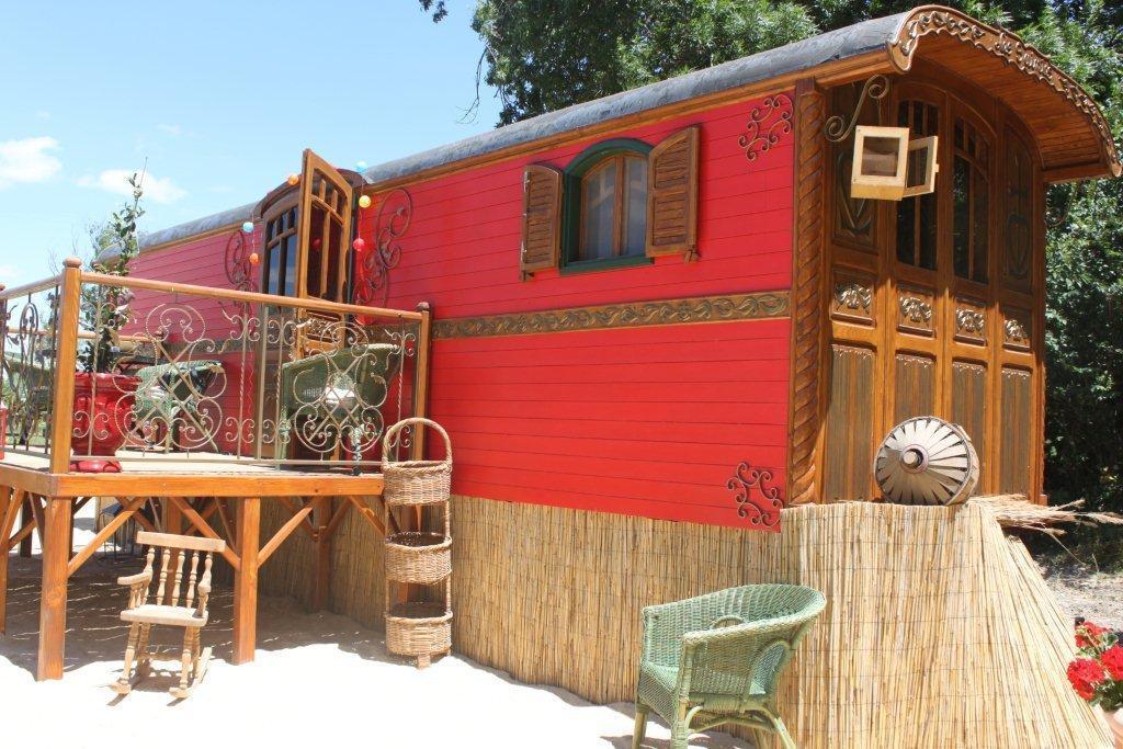 La Roulotte "Les Saintes" Bed and Breakfast Εξωτερικό φωτογραφία