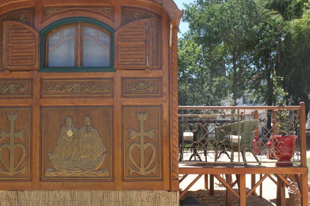 La Roulotte "Les Saintes" Bed and Breakfast Εξωτερικό φωτογραφία