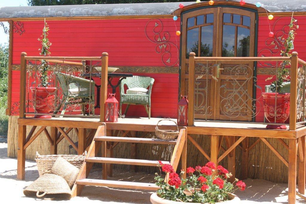 La Roulotte "Les Saintes" Bed and Breakfast Εξωτερικό φωτογραφία