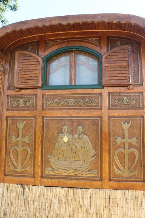 La Roulotte "Les Saintes" Bed and Breakfast Εξωτερικό φωτογραφία
